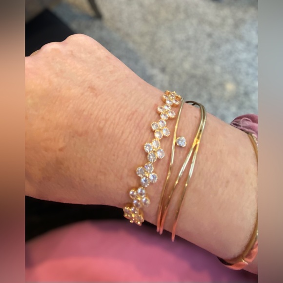 🌸Bracelet Clovers with CZ’s 18k overlay - Picture 3 of 5